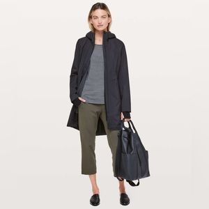 LULULEMON On the fly crop pants stretchy‎ capri olive green size 2